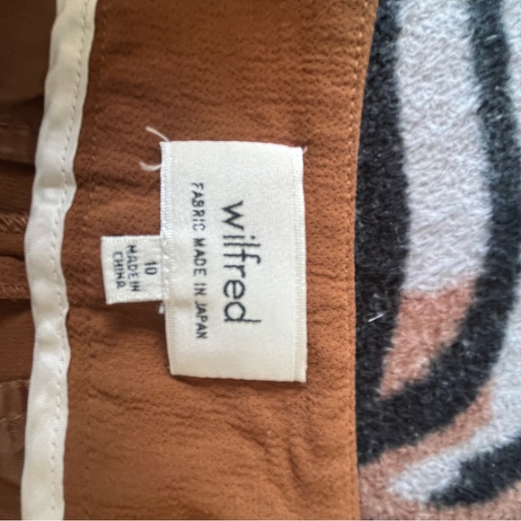 Effortless Aritzia Pants - Picture 3 of 4